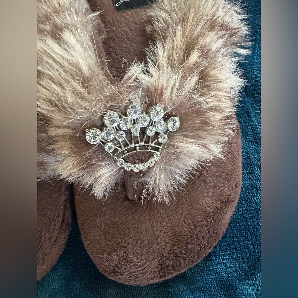 Yellow box princess slippers - Picture 2 of 3